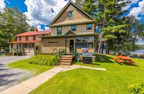 Inlet Maison | Lakeside House Overlooking Beautiful 4th Lake@ Stiefvater's Lakeside Cottages