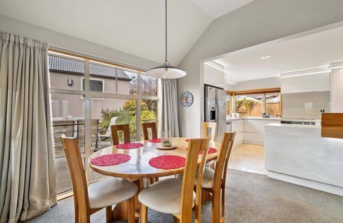 Frankton Maison | Lakeside Indulgence on Wilmot