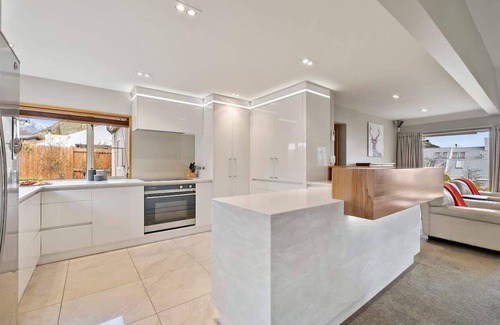 Frankton Maison | Lakeside Indulgence on Wilmot