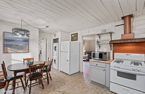 Uncertain Cabine | Lakeside Landing- Lakefront w/Canoe & Porch, Caddo Shores Cabins, Uncertain, Texas