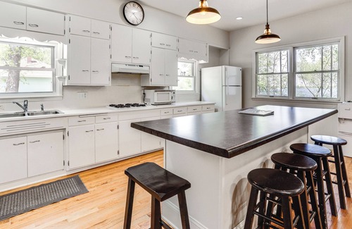 Litchfield Maison | Lakeside Litchfield Home w/ Patio & Gas Grill!