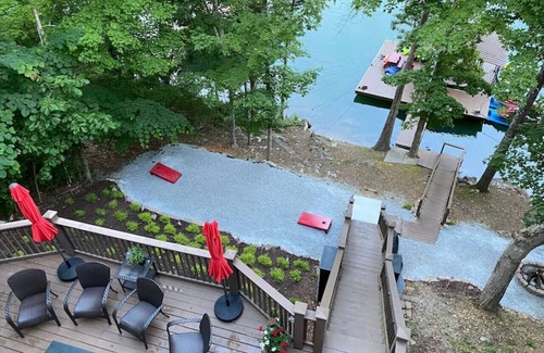 Flat Hollow Marina Cabine | Bain à remous au bord du lac, foyer, kayaks gratuits, Location de bateau / jet ski, 3 ponts