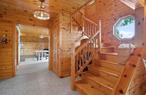 Reed City Maison | Lakeside Lodge Retreat