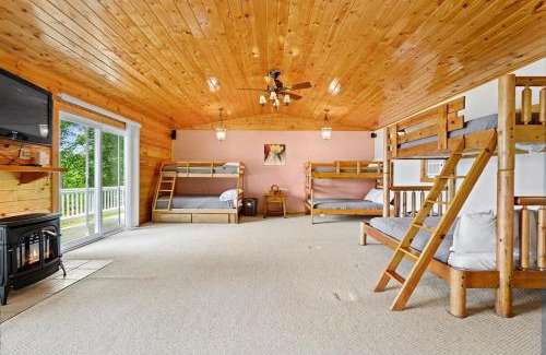 Reed City Maison | Lakeside Lodge Retreat