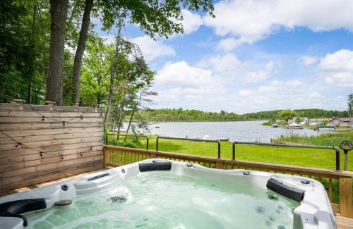 Reed City Maison | Lakeside Lodge Retreat
