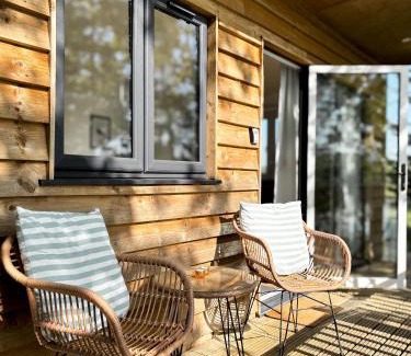 Pershore Cabine | Lakeside Lodge- 'Swallow'