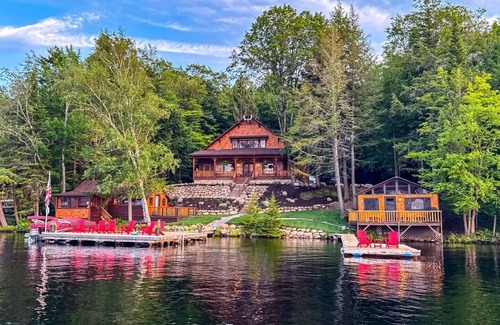 Inlet Cottage | Lakeside Lodge - The Carriage House