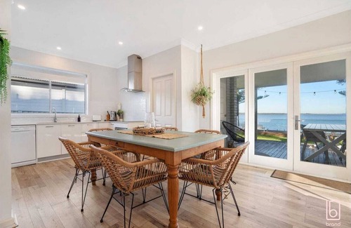 Central Coast Maison | Lakeside Lodge Toukley: A 3-Bedroom Home with Stunning Water Views