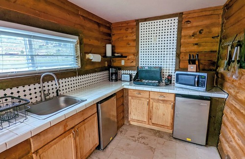 Mammoth Creek Cabine | Lakeside lodging, fishing and recreation.