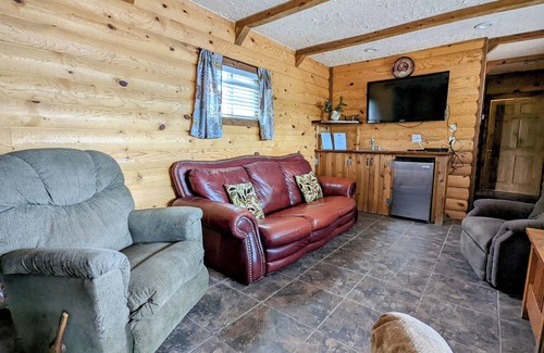 Mammoth Creek Cabine | Lakeside lodging, fishing and recreation.