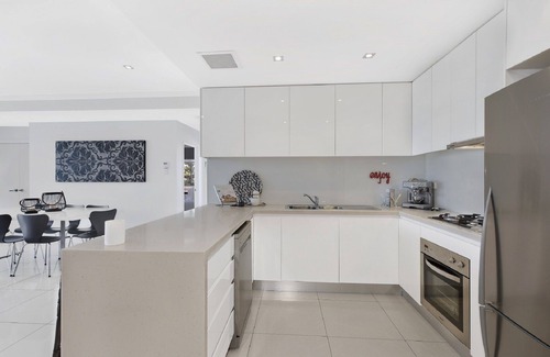 The Entrance Appartement | Lakeside Luxury - Penthouse au bord de l'eau avec terrasse sur le toit