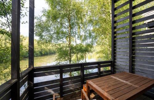 Maubray Maison | Lakeside luxury mansion by Belvilla