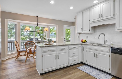 Soddy-Daisy Maison | Lakeside Luxury: Private Dock, Kayaks, Game Room