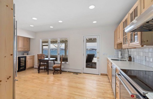 Skaneateles Maison | Lakeside Luxury Retreat- 5 Bedroom home with expansive Skaneateles lake frontage