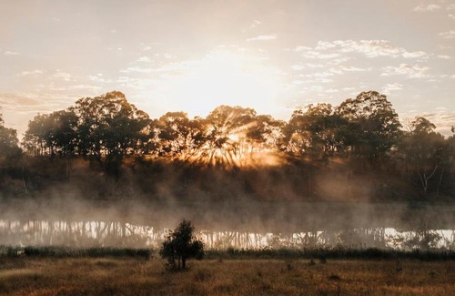 Rylstone Maison | Lakeside Off-Grid Cabin - Pet Friendly - Freja