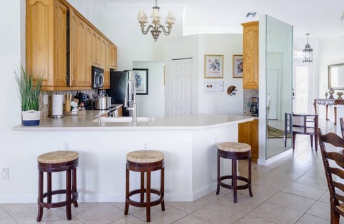 Greenacres Villa | Extravagance Lake/Pool House / Los Pino West Palm Beach!