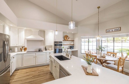 Val Vista Lakes Maison | Lakeside Paradise w/ Pool, Hot Tub, Golf & Games!