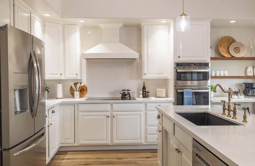 Val Vista Lakes Maison | Lakeside Paradise w/ Pool, Hot Tub, Golf & Games!
