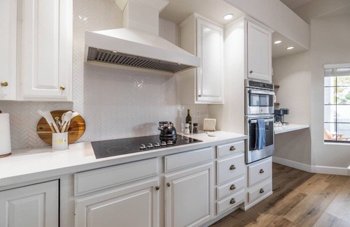 Val Vista Lakes Maison | Lakeside Paradise w/ Pool, Hot Tub, Golf & Games!