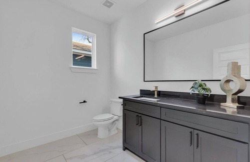 Dallas Maison | Lakeside Private Room with Private bathroom near State Fair Secure Room lock