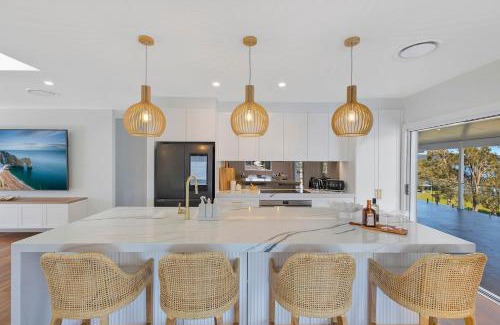 Long Jetty Maison | Lakeside Retreat