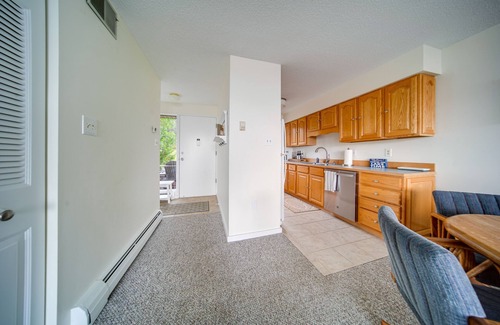 Dewittville Copropriété | Lakeside Retreat in Dewittville w/ Pool Access!