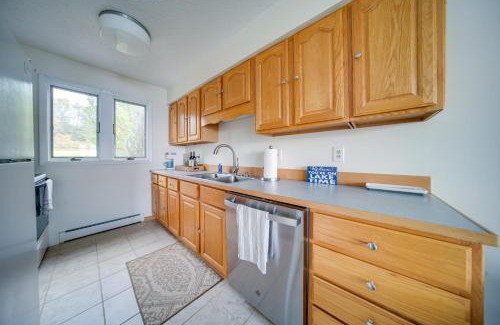 Dewittville Appartement | Lakeside Retreat in Dewittville with Pool Access!