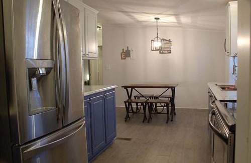 Quitman Maison | Lakeside Retreat