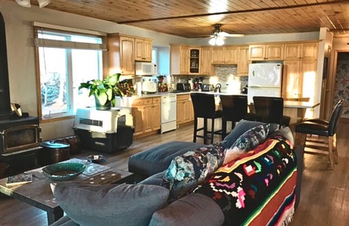 Saint Laurent Maison | Lakeside Retreat w/panoramic lake views, swim spa & Yoga/Meditation/Art studio