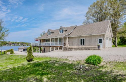 Lion's Head Maison | Lakeside Retreat With Hot Tub & Dock