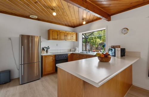 Richmond Heights Maison | Lakeside Serenity - Taupo Holiday Home