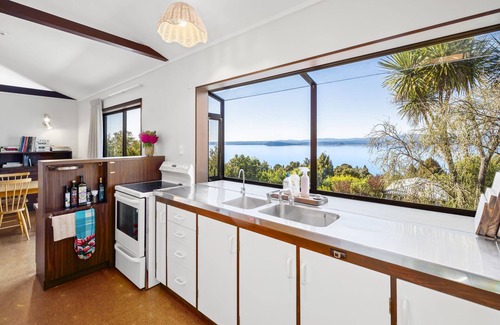 Omori Maison | Lakeside Stunner - Omori Holiday Home