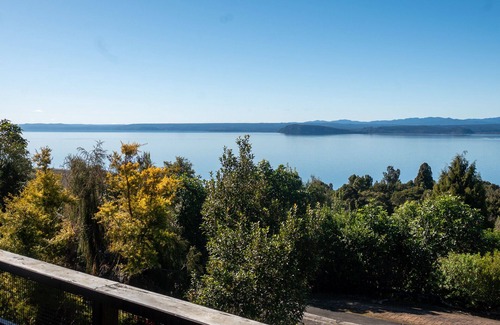 Omori Maison | Lakeside Stunner - Omori Holiday Home