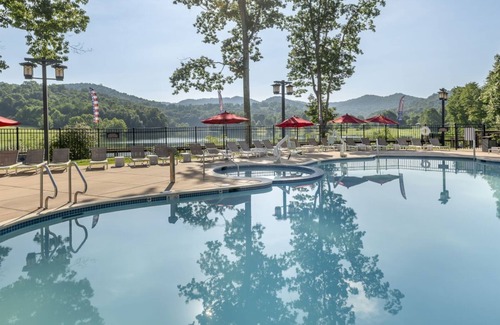 Roanoke Appartement | Lakeside Suite | Kitchenette | No Hidden Fees