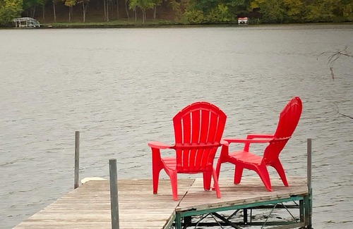 Underwood Cabine | Lakeside Tiny Home Retreat ~ 2 1/2 acres ~ Vistas impresionantes ~ ¡Relájate! ~