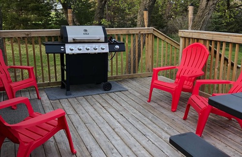 Underwood Cabine | Lakeside Tiny Home Retreat ~ 2 1/2 acres ~ Vistas impresionantes ~ ¡Relájate! ~