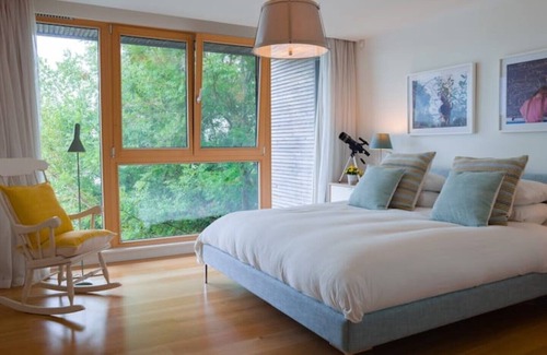 Lechlade Cabine | Lakeside Villa at Award Winning Lakes By Yoo. Northbow Lodge is a Family Haven