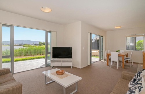 Matarangi Maison | Lakeside Villa Retreat - Matarangi Downstairs Unit