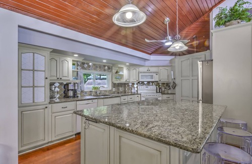 DeLand Maison | Lakeside w/private dock! Beaches 45 mins / Orlando MCO 1 hour / Ocala NF 15 mins