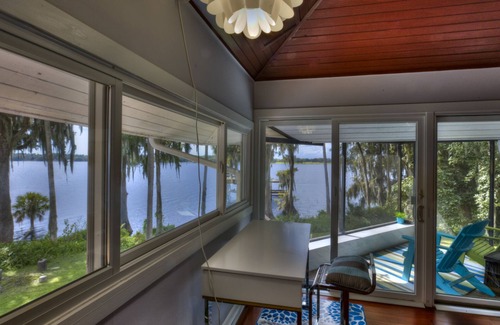DeLand Maison | Lakeside w/private dock! Beaches 45 mins / Orlando MCO 1 hour / Ocala NF 15 mins