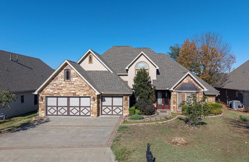 Fort Smith Maison | Lakeside Way Luxury Retreat