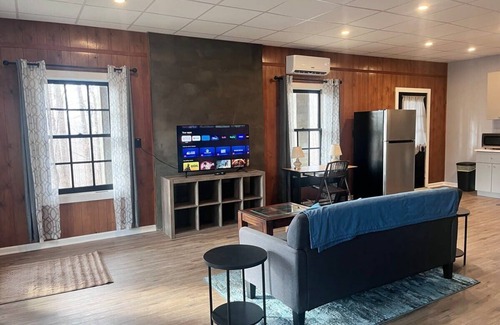 Franklin Cabine | LakeTrail Modern Cabin Apt / Hot tub (opt) LT5