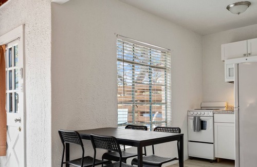 Volente Cabine | LakeTravis Bungalow 4
