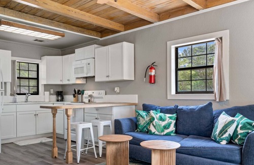 Leander Cabine | LakeTravis Bungalow8