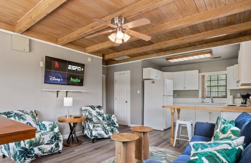 Leander Cabine | LakeTravis Bungalow8