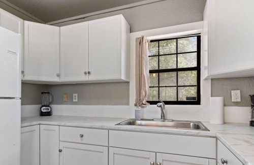 Leander Cabine | LakeTravis Bungalow8