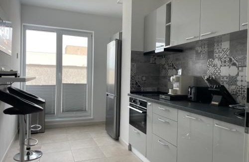 Militari Appartement | Lakeview 2 Room Penthouse Rooftop Terrace W15