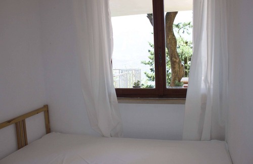 Arias Appartement | vue sur le lac et piscine d'eau salée moderne