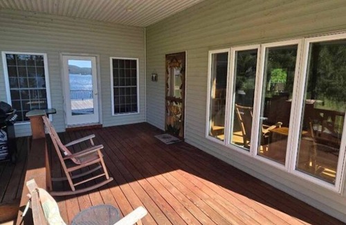 Eagle Bay Chalet De Ski | Lakeview Chalet @ Beachfront Eagle Bay Village