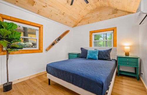 Mayfield Maison | Lakeview Cottage with Pontoon Rentals